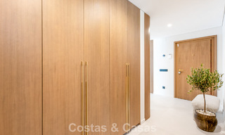 Instapklaar, eigentijds gerenoveerd luxe penthouse te koop op loopafstand van het strand in Los Monteros, Oost-Marbella 806578 