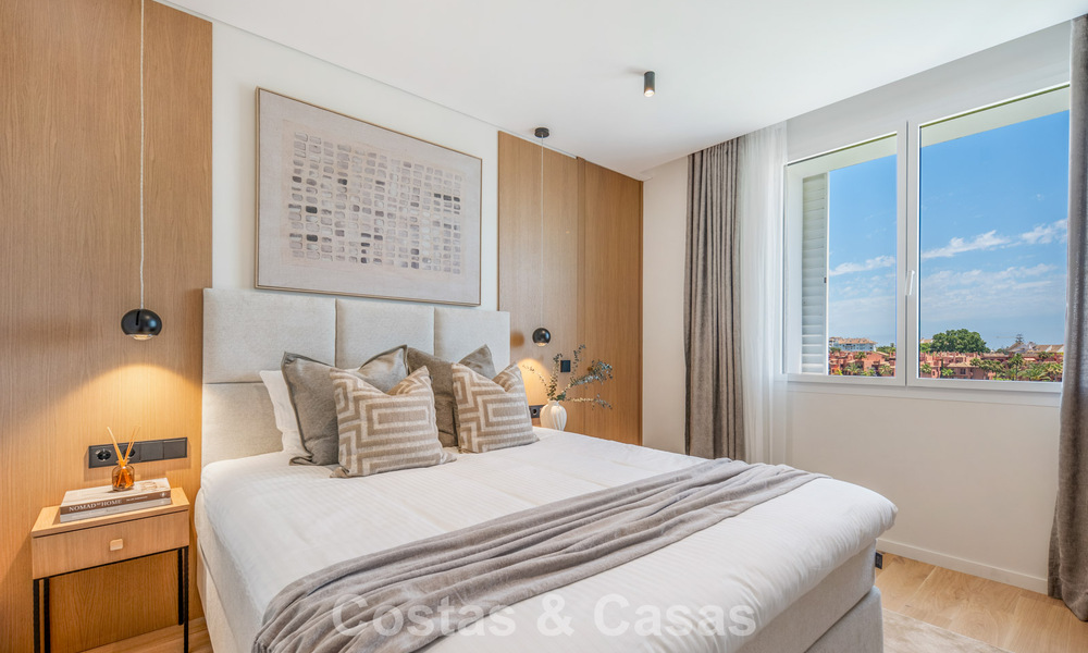 Instapklaar, eigentijds gerenoveerd luxe penthouse te koop op loopafstand van het strand in Los Monteros, Oost-Marbella 806585
