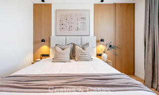 Instapklaar, eigentijds gerenoveerd luxe penthouse te koop op loopafstand van het strand in Los Monteros, Oost-Marbella 806586 