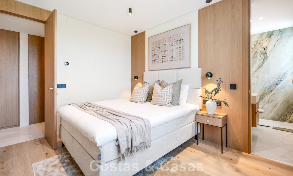 Instapklaar, eigentijds gerenoveerd luxe penthouse te koop op loopafstand van het strand in Los Monteros, Oost-Marbella 806587