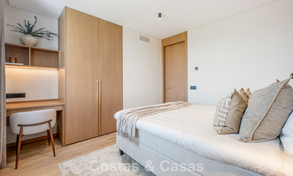 Instapklaar, eigentijds gerenoveerd luxe penthouse te koop op loopafstand van het strand in Los Monteros, Oost-Marbella 806588