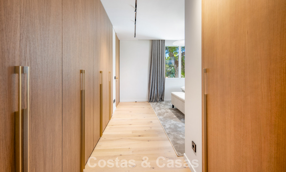 Instapklaar, eigentijds gerenoveerd luxe penthouse te koop op loopafstand van het strand in Los Monteros, Oost-Marbella 806591
