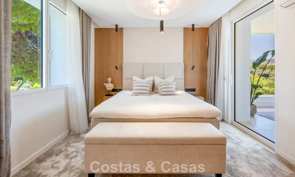 Instapklaar, eigentijds gerenoveerd luxe penthouse te koop op loopafstand van het strand in Los Monteros, Oost-Marbella 806594