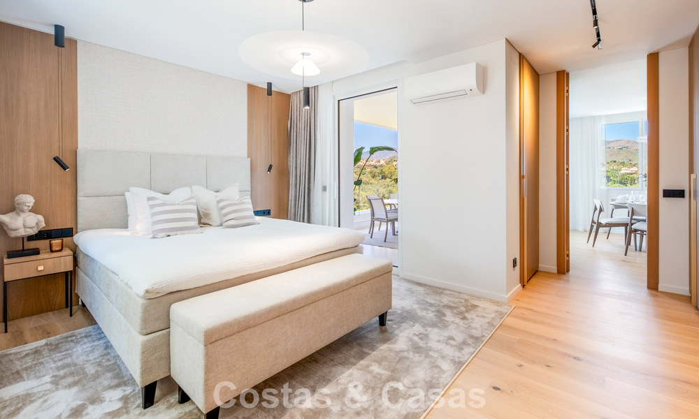 Instapklaar, eigentijds gerenoveerd luxe penthouse te koop op loopafstand van het strand in Los Monteros, Oost-Marbella 806595