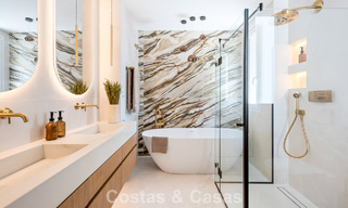Instapklaar, eigentijds gerenoveerd luxe penthouse te koop op loopafstand van het strand in Los Monteros, Oost-Marbella 806596 
