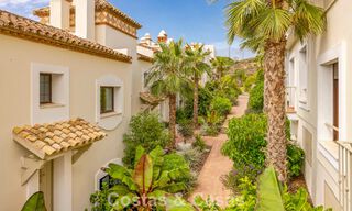 Instapklare, schakelwoningen met Mediterrane bouwstijl te koop direct aan de golfbaan in Estepona 806867 