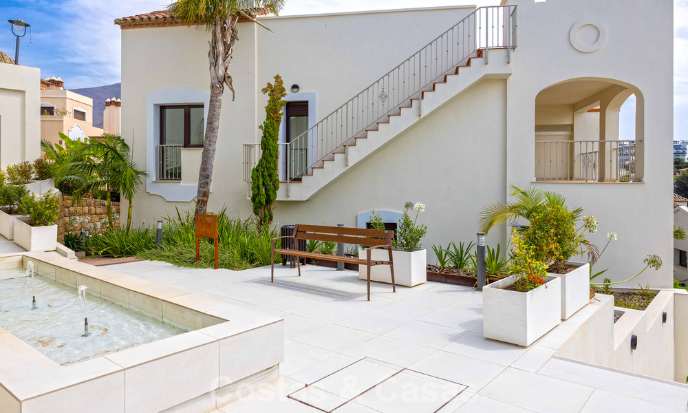 Instapklare, schakelwoningen met Mediterrane bouwstijl te koop direct aan de golfbaan in Estepona 806868