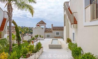 Instapklare, schakelwoningen met Mediterrane bouwstijl te koop direct aan de golfbaan in Estepona 806869 