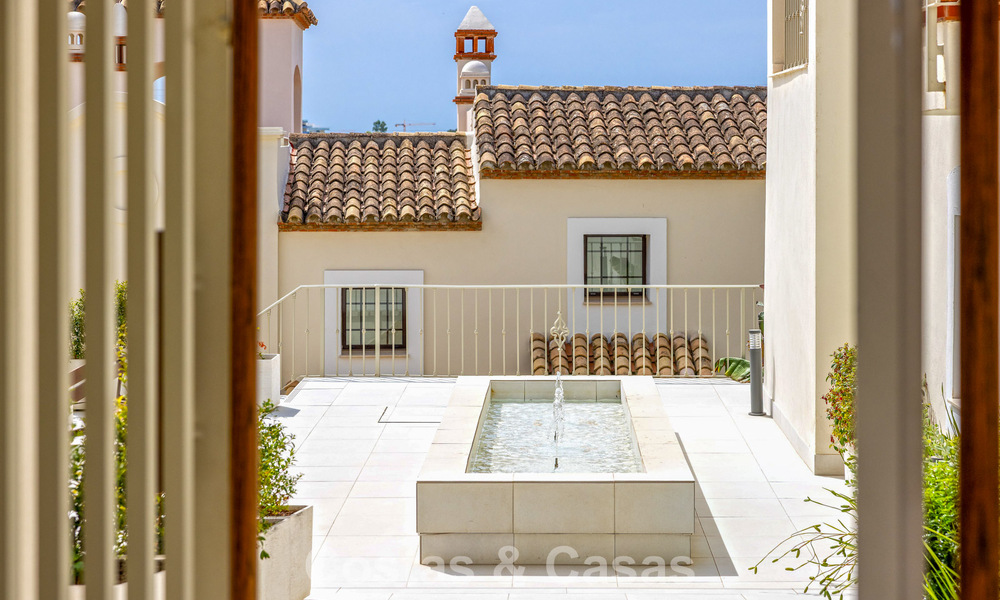 Instapklare, schakelwoningen met Mediterrane bouwstijl te koop direct aan de golfbaan in Estepona 806870