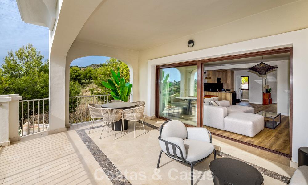 Instapklare, schakelwoningen met Mediterrane bouwstijl te koop direct aan de golfbaan in Estepona 806879