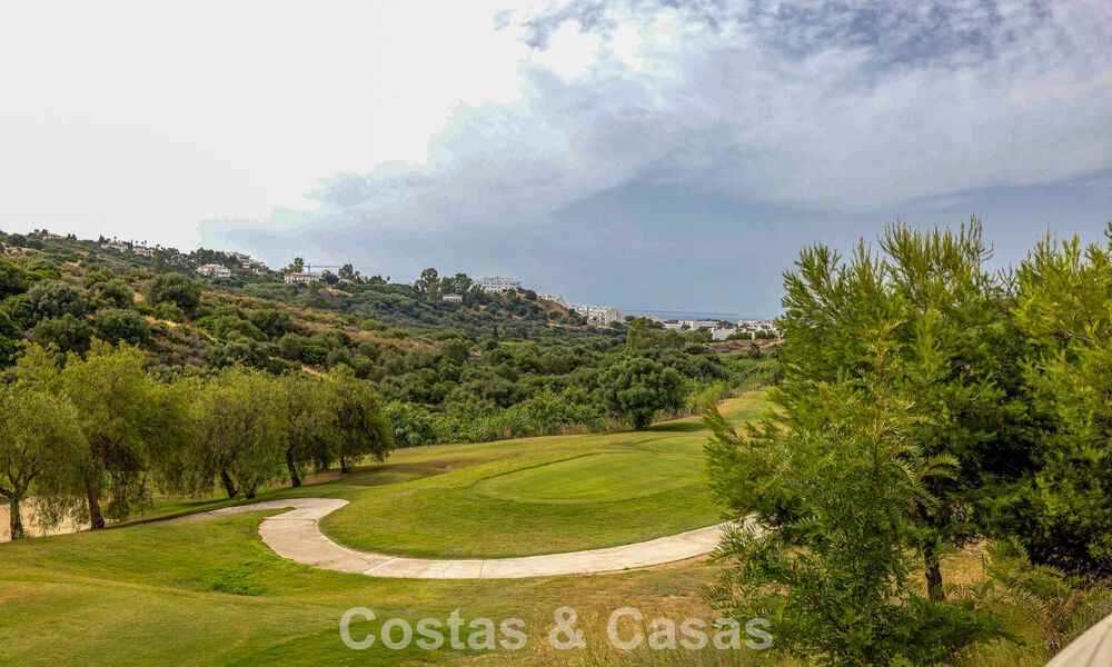 Instapklare, schakelwoningen met Mediterrane bouwstijl te koop direct aan de golfbaan in Estepona 806881