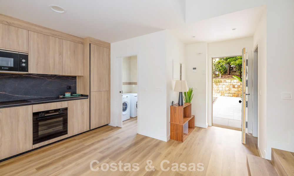 Instapklare, schakelwoningen met Mediterrane bouwstijl te koop direct aan de golfbaan in Estepona 806884