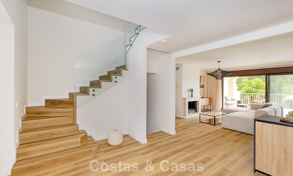 Instapklare, schakelwoningen met Mediterrane bouwstijl te koop direct aan de golfbaan in Estepona 806887