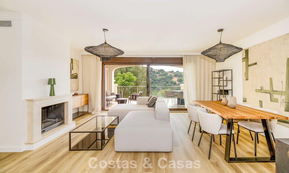 Instapklare, schakelwoningen met Mediterrane bouwstijl te koop direct aan de golfbaan in Estepona 806888