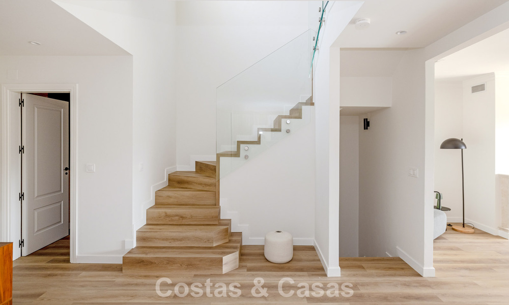 Instapklare, schakelwoningen met Mediterrane bouwstijl te koop direct aan de golfbaan in Estepona 806904