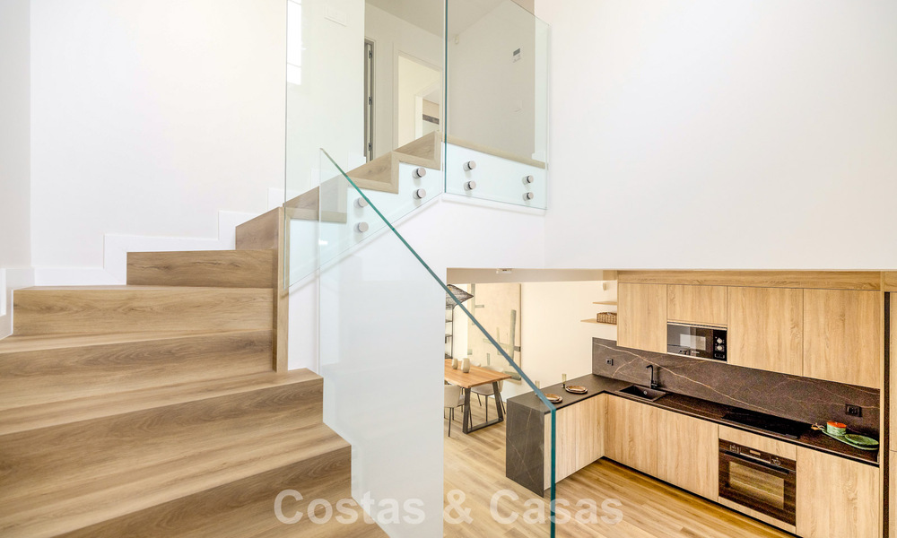 Instapklare, schakelwoningen met Mediterrane bouwstijl te koop direct aan de golfbaan in Estepona 806909