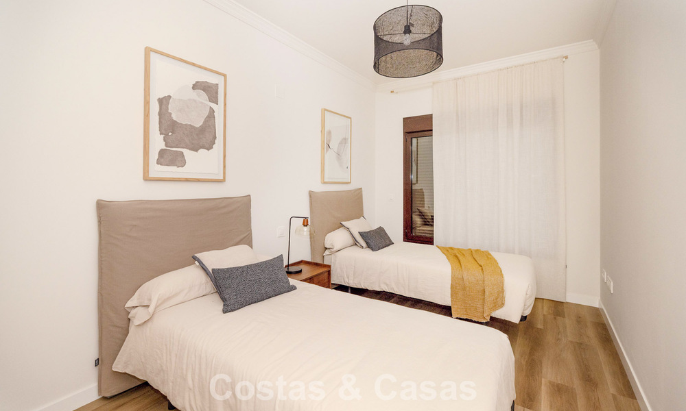 Instapklare, schakelwoningen met Mediterrane bouwstijl te koop direct aan de golfbaan in Estepona 806913