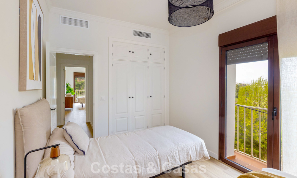 Instapklare, schakelwoningen met Mediterrane bouwstijl te koop direct aan de golfbaan in Estepona 806919