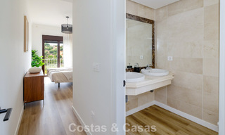 Instapklare, schakelwoningen met Mediterrane bouwstijl te koop direct aan de golfbaan in Estepona 806920 