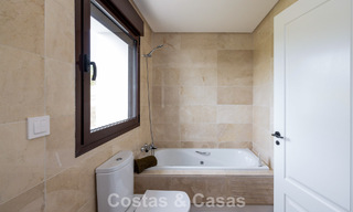 Instapklare, schakelwoningen met Mediterrane bouwstijl te koop direct aan de golfbaan in Estepona 806923 