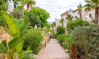 Instapklare, schakelwoningen met Mediterrane bouwstijl te koop direct aan de golfbaan in Estepona 806927 