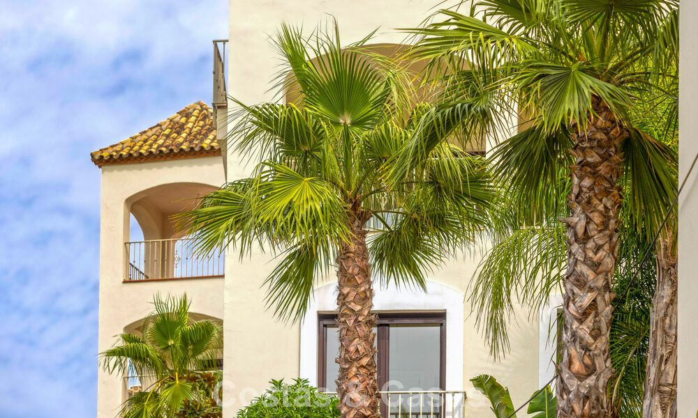 Instapklare, schakelwoningen met Mediterrane bouwstijl te koop direct aan de golfbaan in Estepona 806934