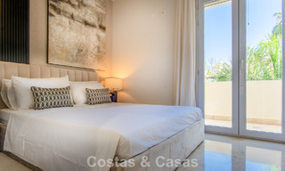 Eigentijds gerenoveerd, luxueus duplex penthouse met grote terrassen te koop in het hart van Nueva Andalucia’s golfvallei, Marbella 807007 