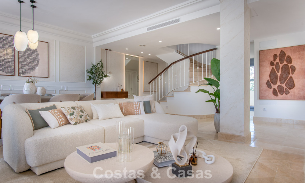 Eigentijds gerenoveerd, luxueus duplex penthouse met grote terrassen te koop in het hart van Nueva Andalucia’s golfvallei, Marbella 807012