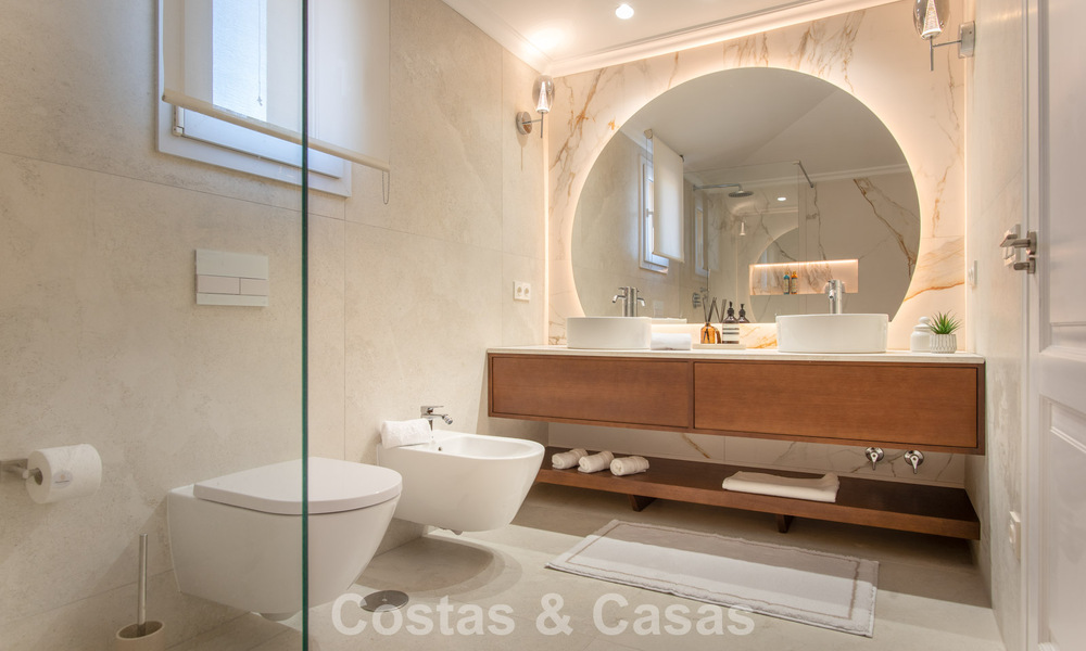 Eigentijds gerenoveerd, luxueus duplex penthouse met grote terrassen te koop in het hart van Nueva Andalucia’s golfvallei, Marbella 807018