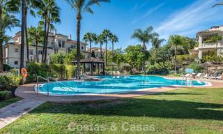 Eigentijds gerenoveerd, luxueus duplex penthouse met grote terrassen te koop in het hart van Nueva Andalucia’s golfvallei, Marbella 807025 