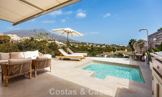 Stijlvol gerenoveerd hoekappartement met panoramisch uitzicht te koop in Nueva Andalucia, Marbella 807092 