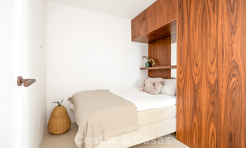 Stijlvol gerenoveerd hoekappartement met panoramisch uitzicht te koop in Nueva Andalucia, Marbella 807096