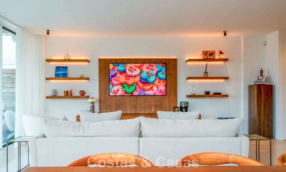 Stijlvol gerenoveerd hoekappartement met panoramisch uitzicht te koop in Nueva Andalucia, Marbella 807100