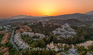 Stijlvol gerenoveerd hoekappartement met panoramisch uitzicht te koop in Nueva Andalucia, Marbella 807104 