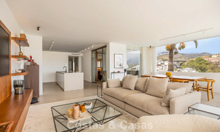 Stijlvol gerenoveerd hoekappartement met panoramisch uitzicht te koop in Nueva Andalucia, Marbella 807122 