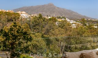 Stijlvol gerenoveerd hoekappartement met panoramisch uitzicht te koop in Nueva Andalucia, Marbella 807135 