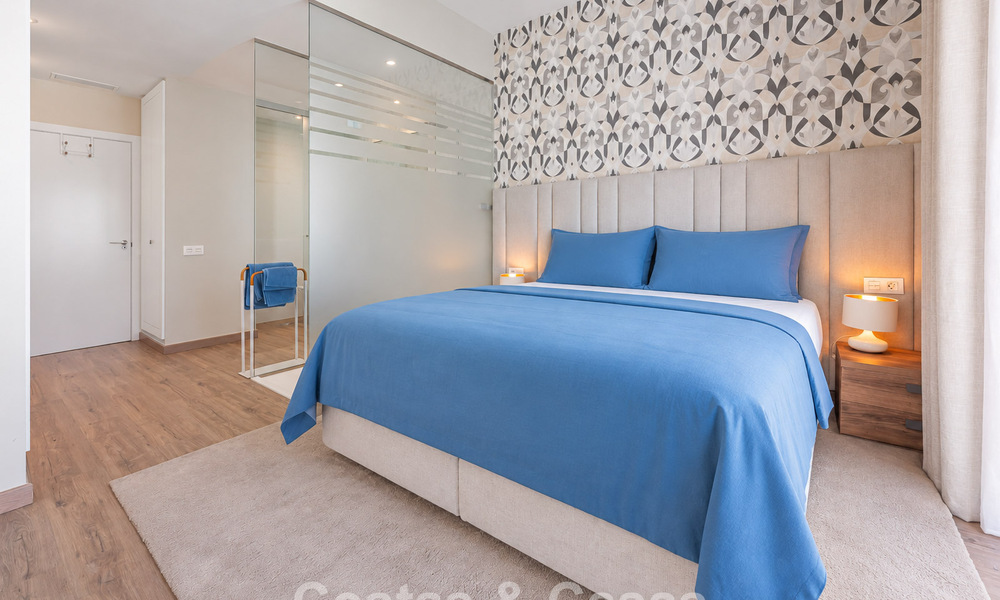 Eigentijds, luxe duplex penthouse te koop in een resort-achtig complex in mediterrane stijl in El Paraiso, Marbella - Benahavis 807298