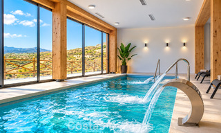 Eigentijds, luxe duplex penthouse te koop in een resort-achtig complex in mediterrane stijl in El Paraiso, Marbella - Benahavis 807303 