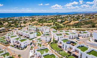 Eigentijds, luxe duplex penthouse te koop in een resort-achtig complex in mediterrane stijl in El Paraiso, Marbella - Benahavis 807307 