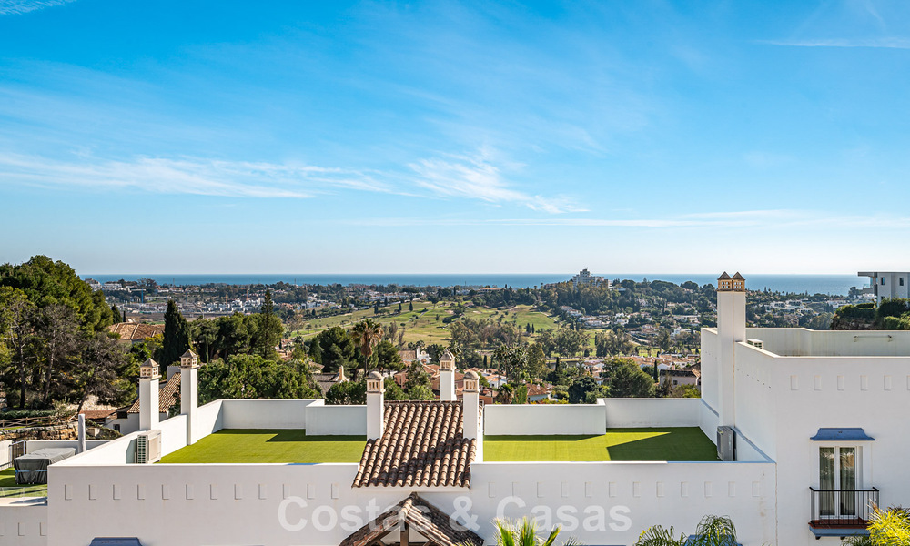Eigentijds, luxe duplex penthouse te koop in een resort-achtig complex in mediterrane stijl in El Paraiso, Marbella - Benahavis 807316