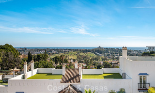 Eigentijds, luxe duplex penthouse te koop in een resort-achtig complex in mediterrane stijl in El Paraiso, Marbella - Benahavis 807316 