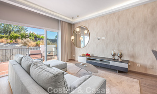 Eigentijds, luxe duplex penthouse te koop in een resort-achtig complex in mediterrane stijl in El Paraiso, Marbella - Benahavis 807331 