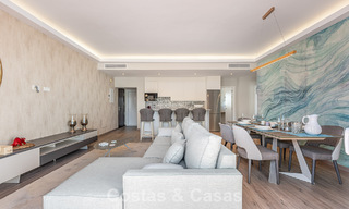 Eigentijds, luxe duplex penthouse te koop in een resort-achtig complex in mediterrane stijl in El Paraiso, Marbella - Benahavis 807334 