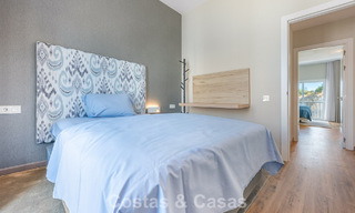 Eigentijds, luxe duplex penthouse te koop in een resort-achtig complex in mediterrane stijl in El Paraiso, Marbella - Benahavis 807349 