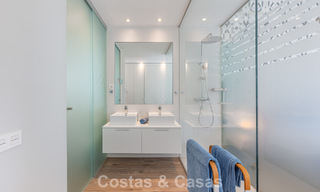Eigentijds, luxe duplex penthouse te koop in een resort-achtig complex in mediterrane stijl in El Paraiso, Marbella - Benahavis 807351 