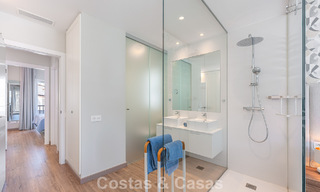 Eigentijds, luxe duplex penthouse te koop in een resort-achtig complex in mediterrane stijl in El Paraiso, Marbella - Benahavis 807352 