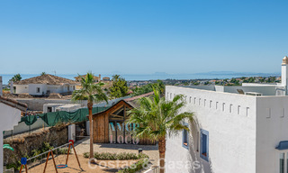 Eigentijds, luxe duplex penthouse te koop in een resort-achtig complex in mediterrane stijl in El Paraiso, Marbella - Benahavis 807356 