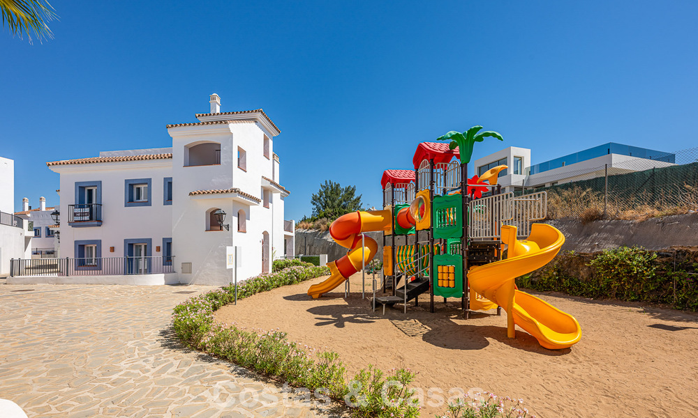 Eigentijds, luxe duplex penthouse te koop in een resort-achtig complex in mediterrane stijl in El Paraiso, Marbella - Benahavis 807357