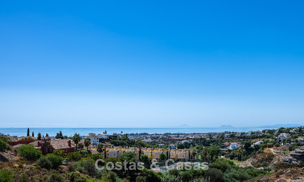 Eigentijds, luxe duplex penthouse te koop in een resort-achtig complex in mediterrane stijl in El Paraiso, Marbella - Benahavis 807362