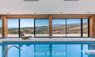 Eigentijds, luxe duplex penthouse te koop in een resort-achtig complex in mediterrane stijl in El Paraiso, Marbella - Benahavis 807365 